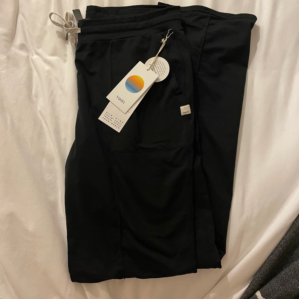 Vuori halo wide leg pant in black